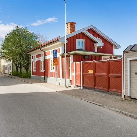 Gardshuset Mitt I Centrala Gaevle Экстерьер фото