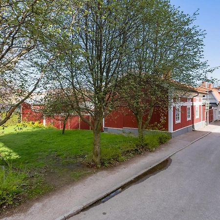 Gardshuset Mitt I Centrala Gaevle Экстерьер фото
